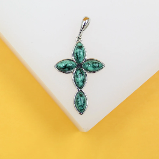 Crucifix de Jésus, croix chrétienne, pendentif en pierre de jadéite