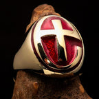 Bague pour homme en laiton massif, ornée d'une croix chrétienne rouge moderne. Cette bague est d'une qualité exceptionnelle.