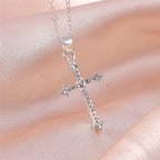 Collier croix et crucifix en zircon – plusieurs modèles