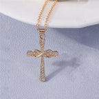 Collier croix et crucifix en zircon – plusieurs modèles