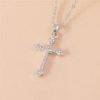 Collier croix et crucifix en zircon – plusieurs modèles