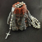 Collier chapelet style perles nacrées – croix