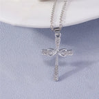 Collier croix et crucifix en zircon – plusieurs modèles