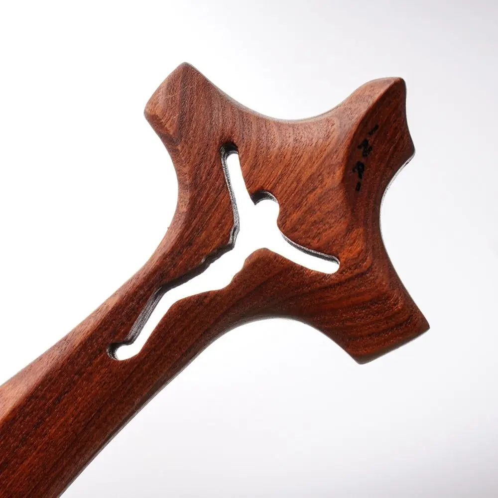 Croix ajourée en bois sur socle – 2 tailles
