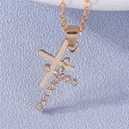 Collier croix et crucifix en zircon – plusieurs modèles