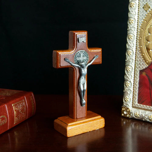 Crucifix de Saint-Benoît en bois avec médaille – Croix catholique | Stella Christi
