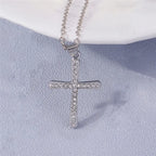 Collier croix et crucifix en zircon – plusieurs modèles