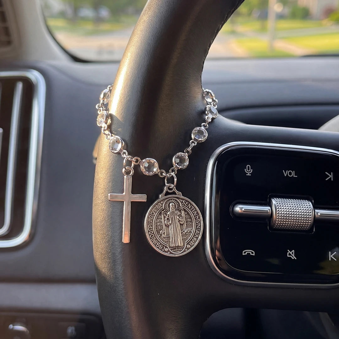 Pendentif voiture Saint-Benoît et croix – perles
