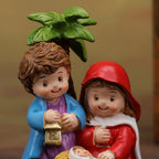 Petite crèche Sainte Famille avec palmier – résine – détail 6