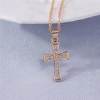 Collier croix et crucifix en zircon – plusieurs modèles