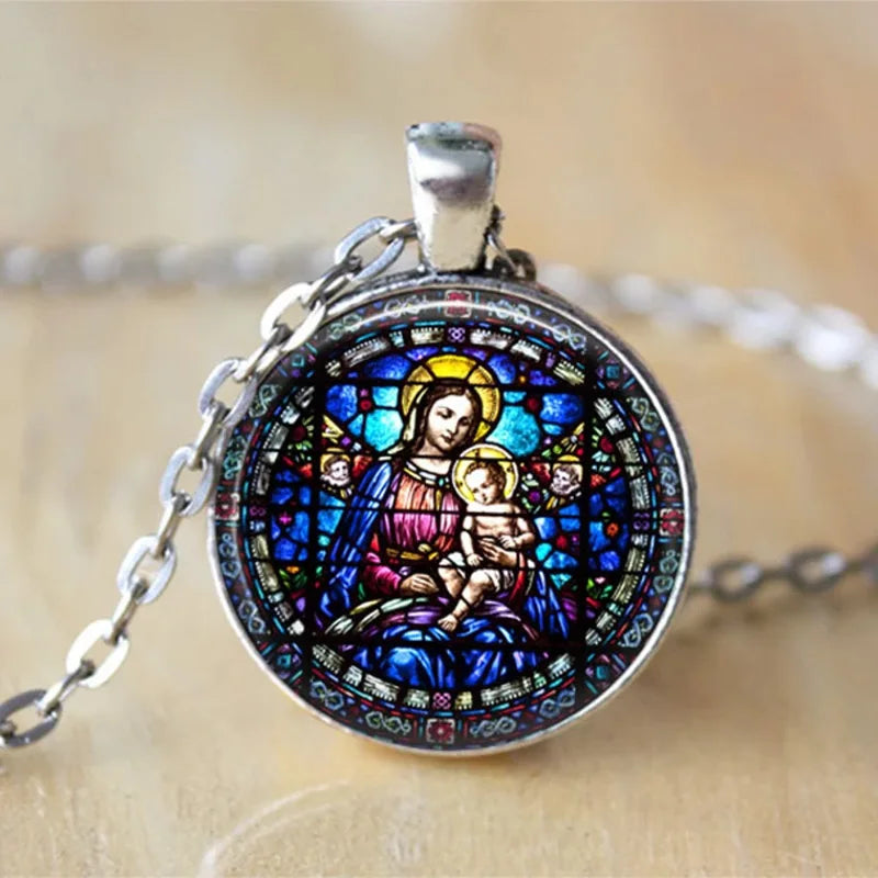 Collier Sainte Famille – pendentif illustré en verre – visuel fournisseur 8