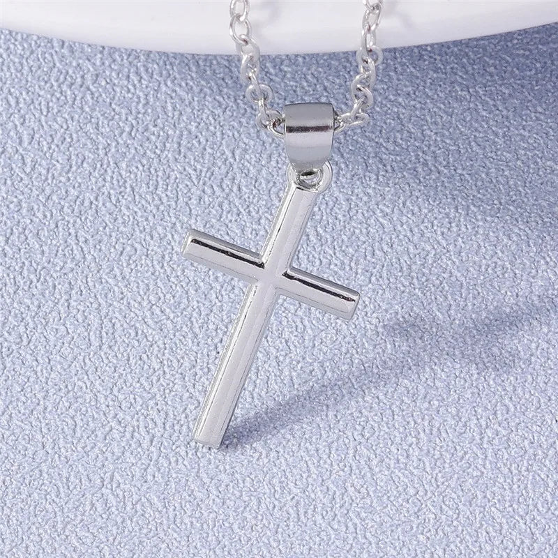 Collier croix et crucifix en zircon – plusieurs modèles