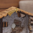 Étable de la Nativité avec étoile – résine, 27,8 cm – détail 4