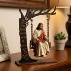 Jésus à la balançoire – décoration en bois, 2 tailles