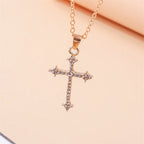 Collier croix et crucifix en zircon – plusieurs modèles