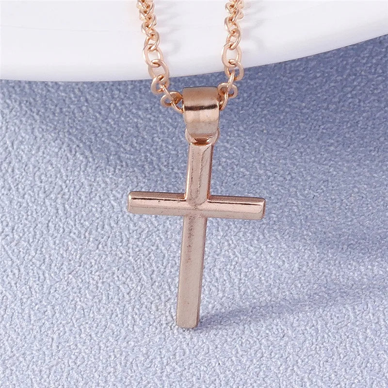 Collier croix et crucifix en zircon – plusieurs modèles