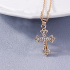 Collier croix et crucifix en zircon – plusieurs modèles