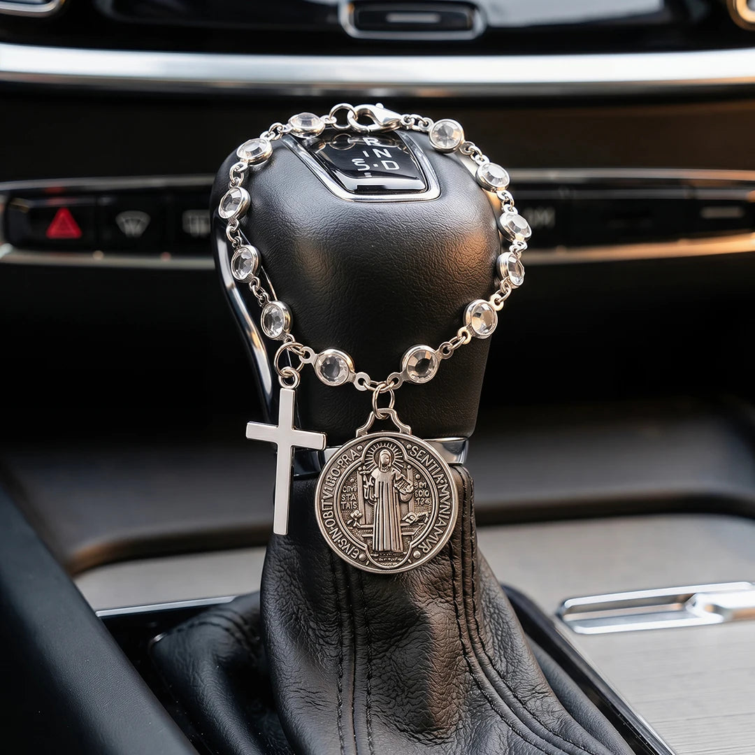 Pendentif voiture Saint-Benoît et croix – perles